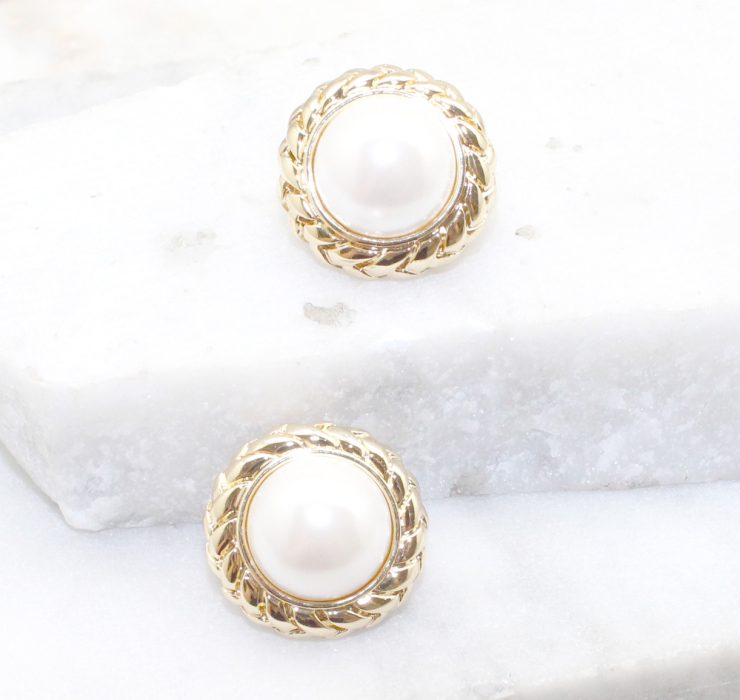 A photo of the Peal Clip On Earrings product