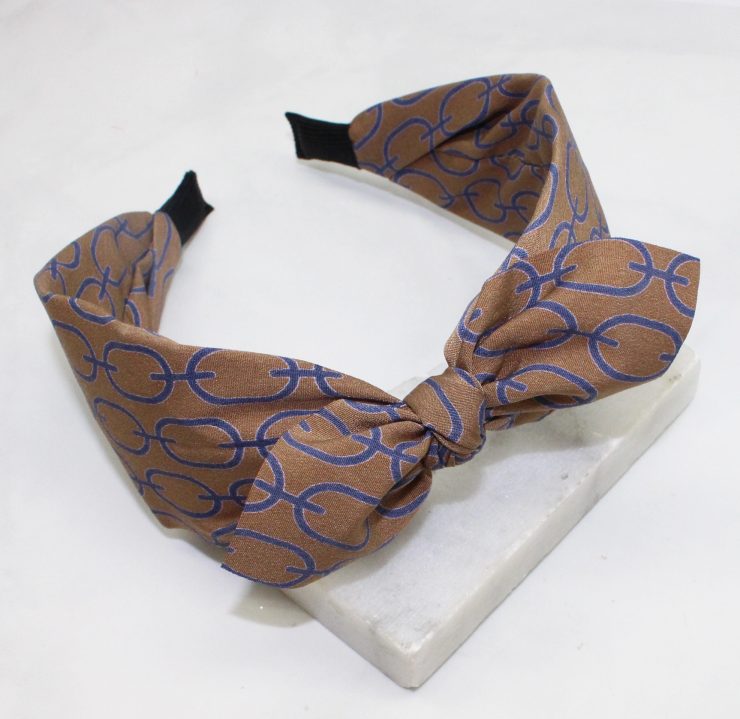 A photo of the Brown & Blue Link Headband product