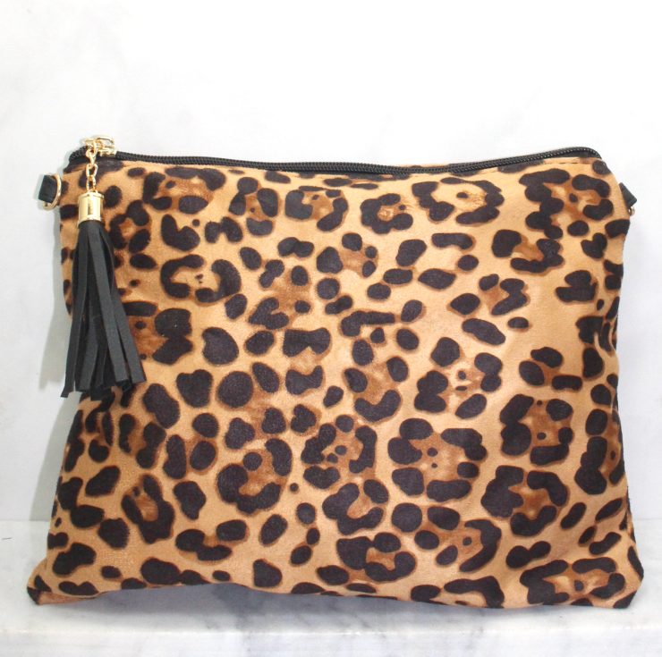 A photo of the Leopard Cross Body Purse product