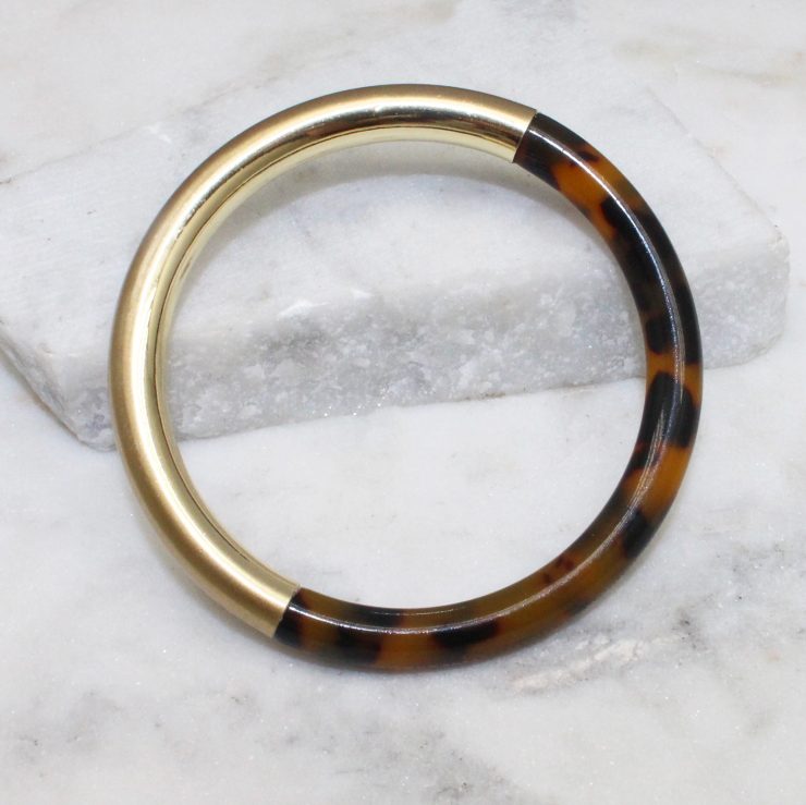 A photo of the Tortoise Shell Bangle product