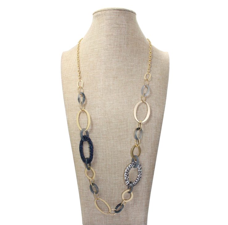 A photo of the Bay Blue Necklace product