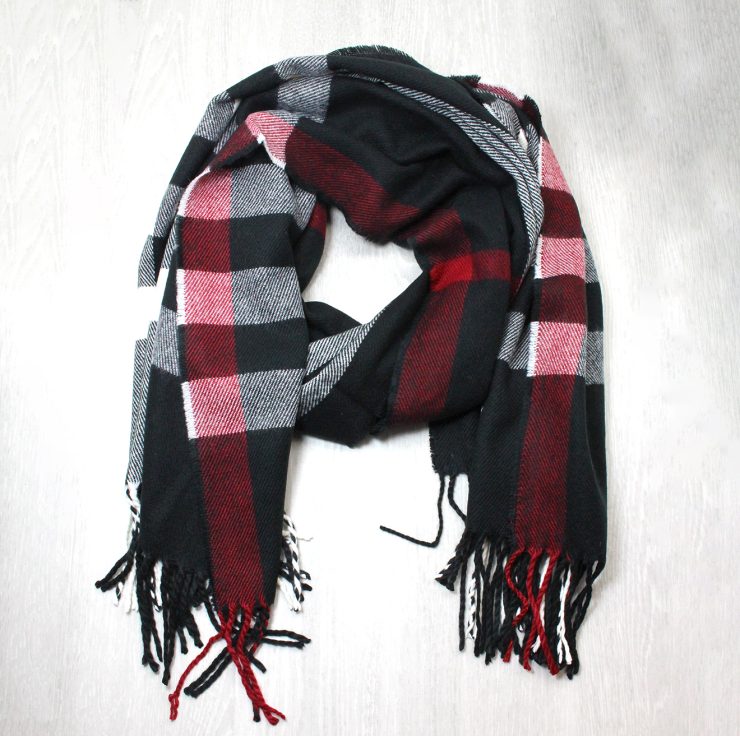 A photo of the Fresh Plaid Scarf in Black product