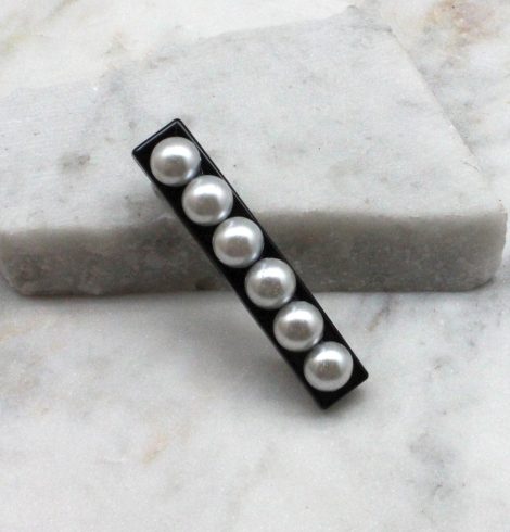 A photo of the Pearl Barrette product