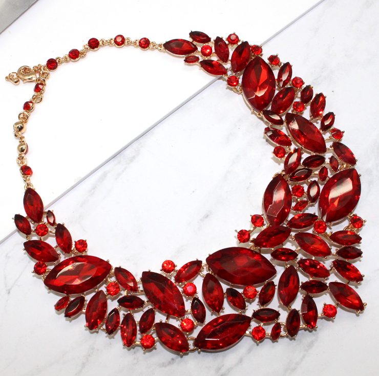 A photo of the Glam Up Necklace product