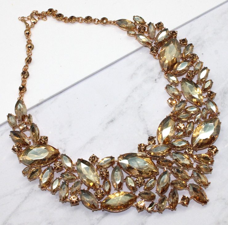 A photo of the Glam Up Necklace product