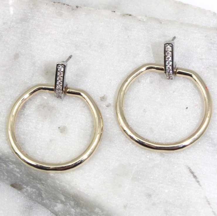 A photo of the Round Link Earrings product