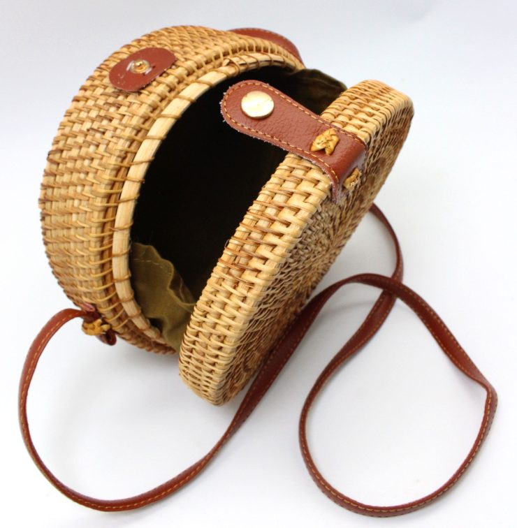 A photo of the Straw Cross Body Purse product