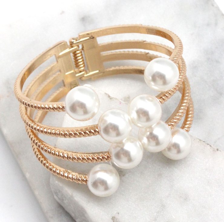 A photo of the Sparkling Pearl Bracelet in Silver product