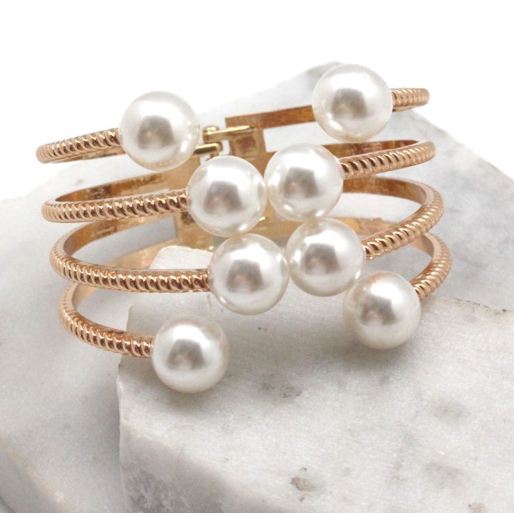 A photo of the Sparkling Pearl Bracelet in Silver product