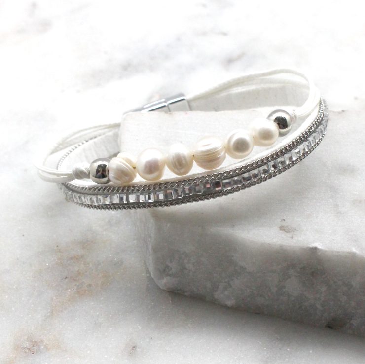 A photo of the Pearly Bracelet product