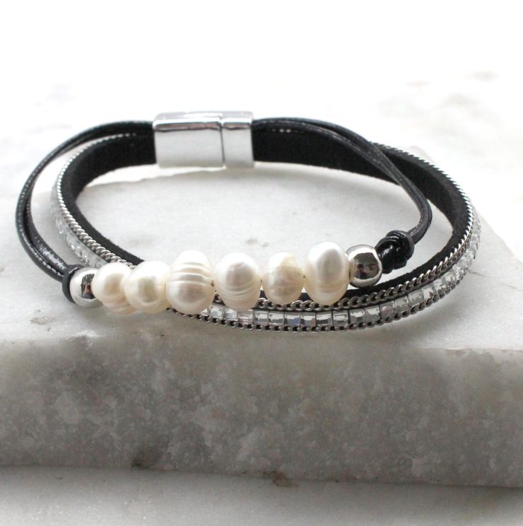 A photo of the Pearly Bracelet product