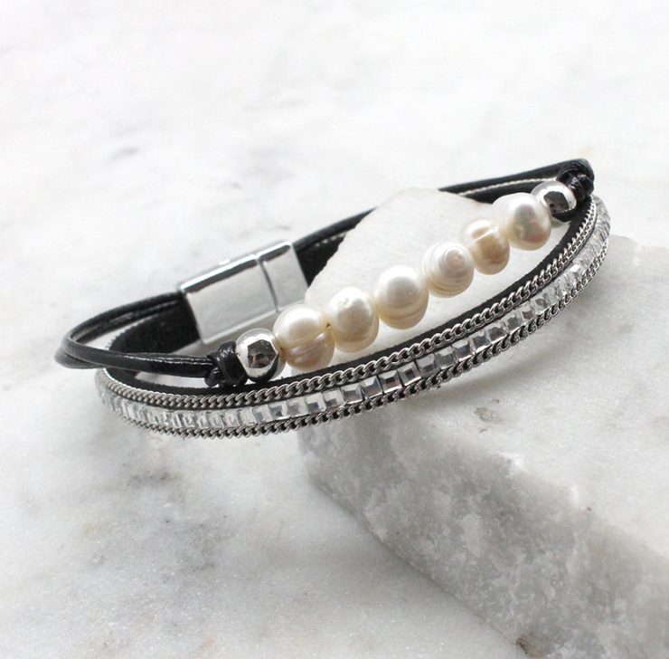 A photo of the Pearly Bracelet product
