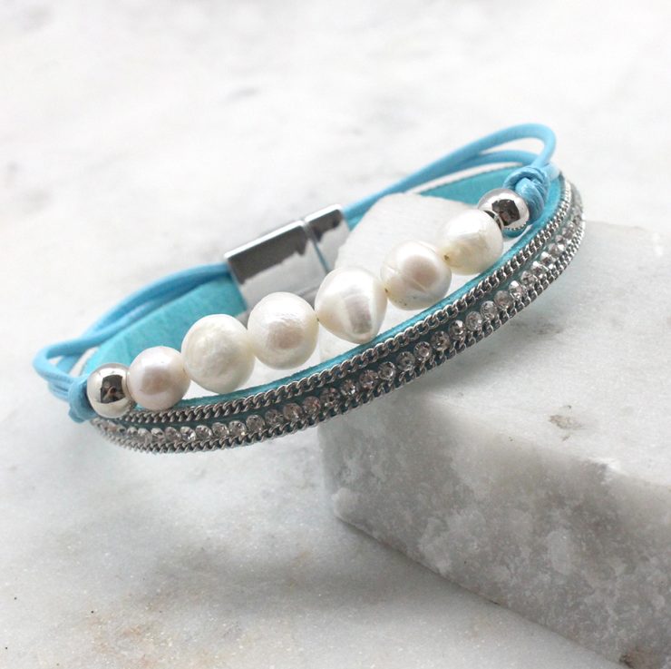 A photo of the Pearly Bracelet product