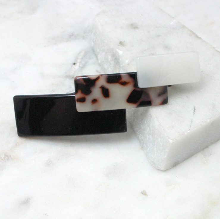 A photo of the Tortoiseshell Abstract Barette product