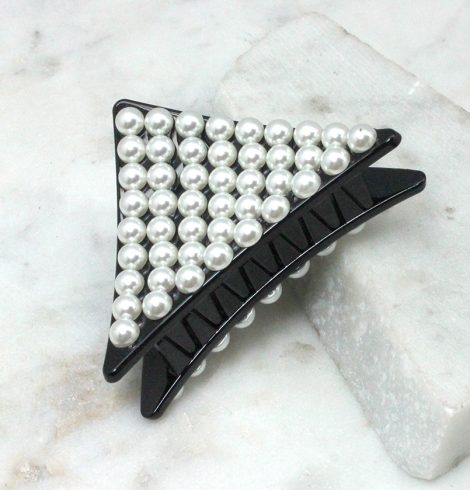 A photo of the Triangle Pearl Claw Clip product