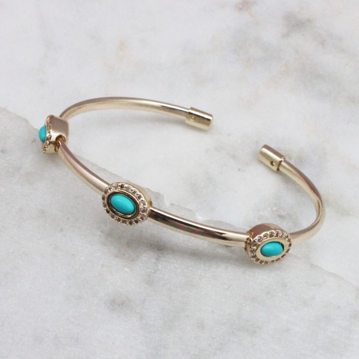 A photo of the Turquoise Oval Bracelet product