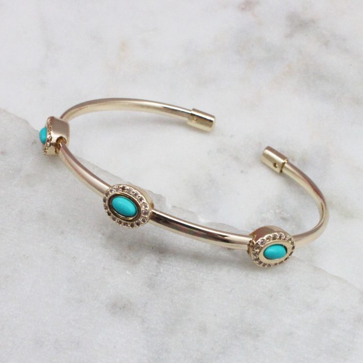 A photo of the Turquoise Oval Bracelet product