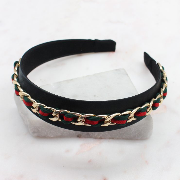 A photo of the Chain Headband In Black product