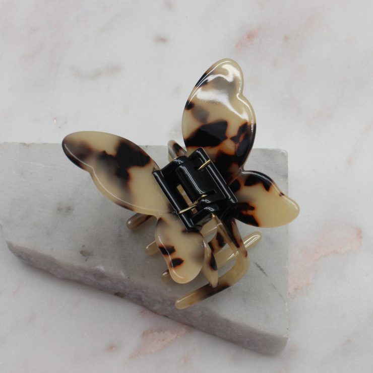 A photo of the Tortoise Butterfly Clip product