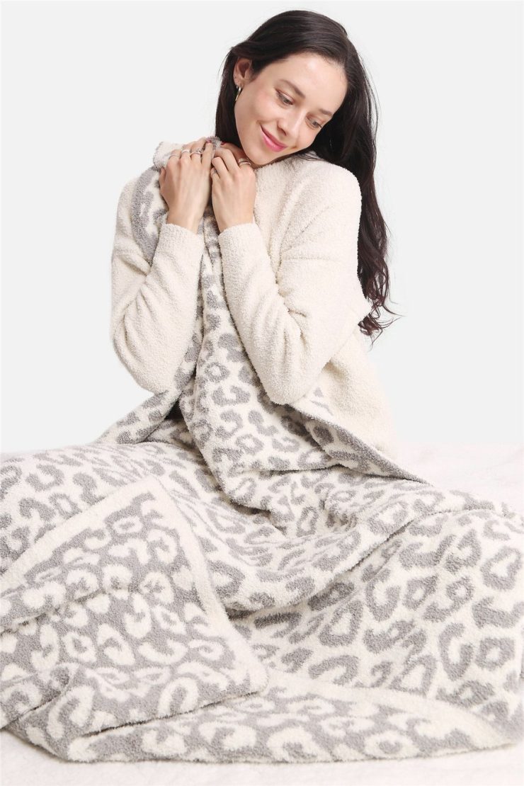 A photo of the Leopard Comfy Luxe Blanket product