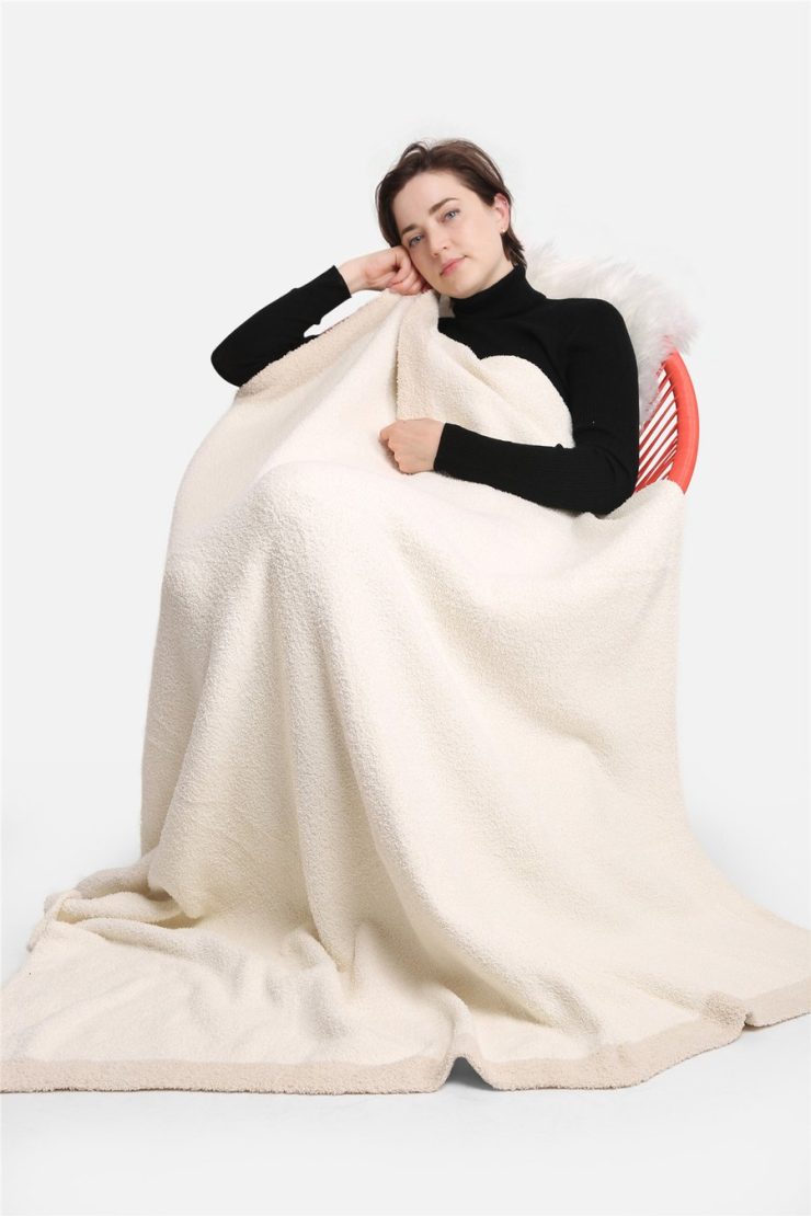 A photo of the Solid Comfy Luxe Blanket product