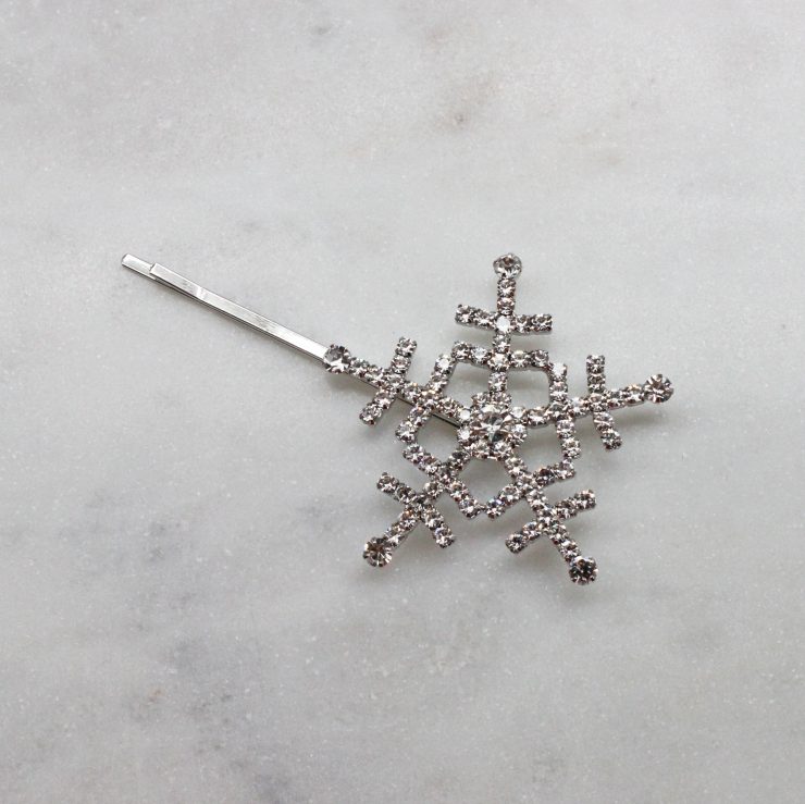 A photo of the Snowflake Hair Pin In Silver product