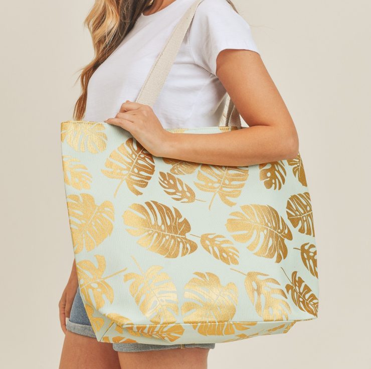 A photo of the Palm Leaf Tote In Mint product
