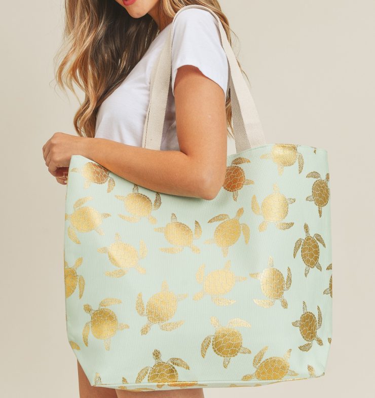 A photo of the Sea Turtle Tote In Mint product