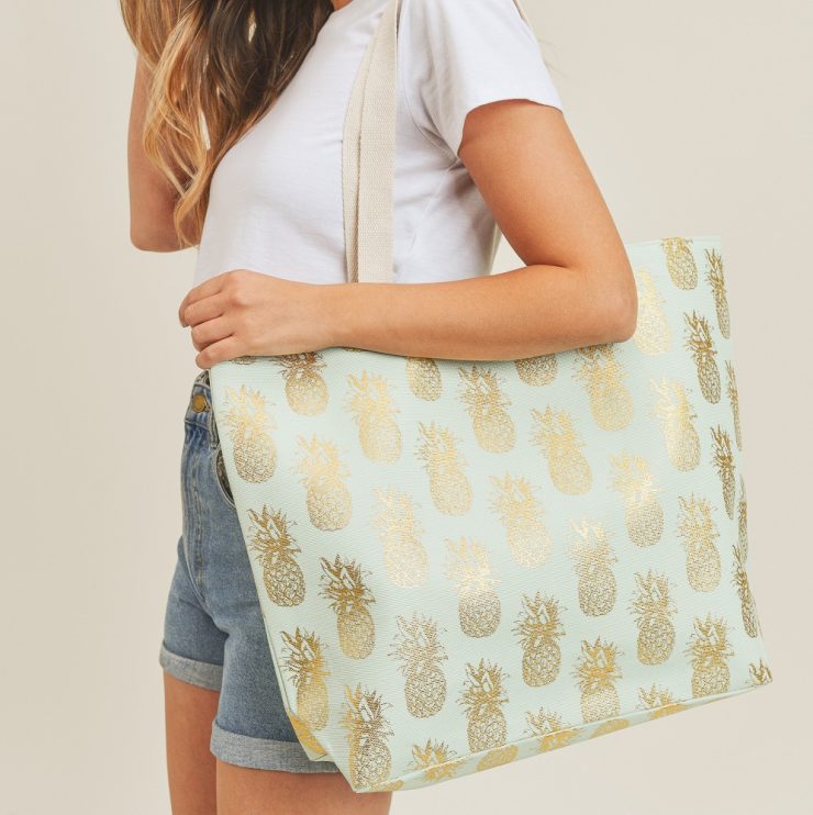 A photo of the Pineapple Tote In Mint product