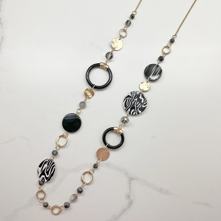 A photo of the Ezra Necklace product