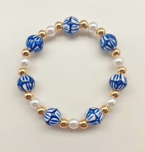 A photo of the Blue & White Beaded Stretch Bracelet product