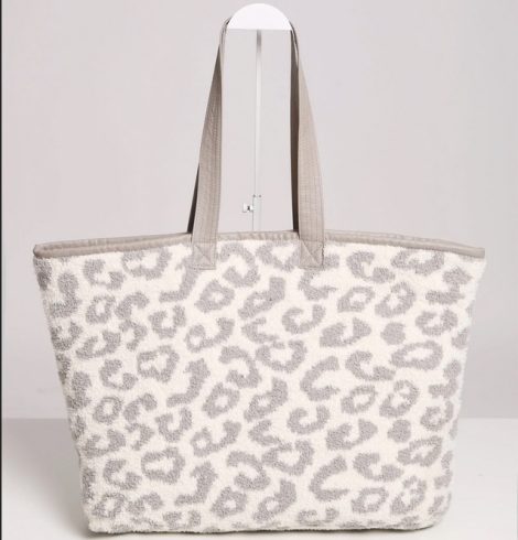 A photo of the Leopard Comfy Luxe Tote In Grey product