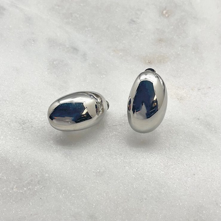 A photo of the Simple Oval Clip Earrings In Silver product