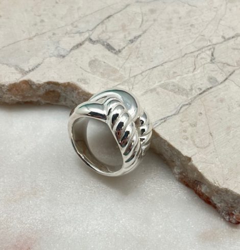 A photo of the Infinity Knot Ring product