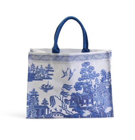A photo of the Chinoiserie Tote Bag In Blue Willow product